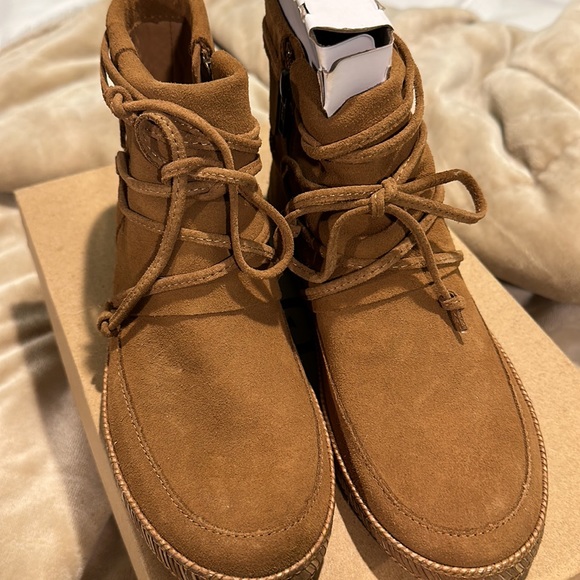 Ugg moccasins - Picture 2 of 4